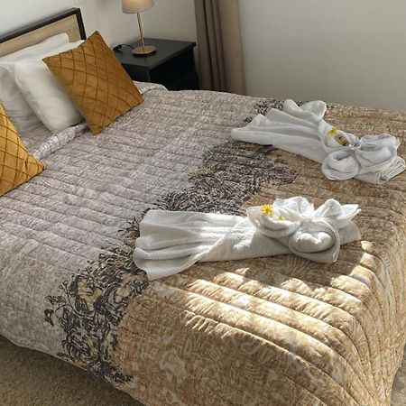 Patras Golden Suite Luaran gambar