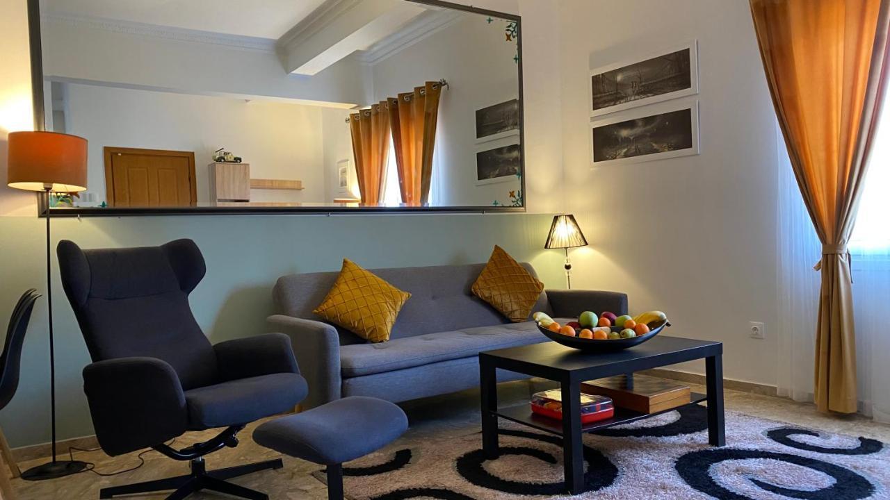 Patras Golden Suite Luaran gambar