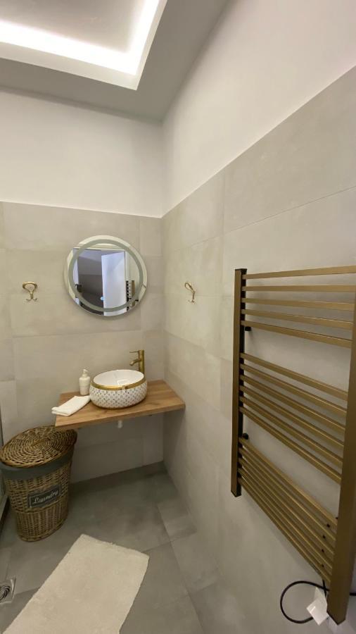 Patras Golden Suite Luaran gambar