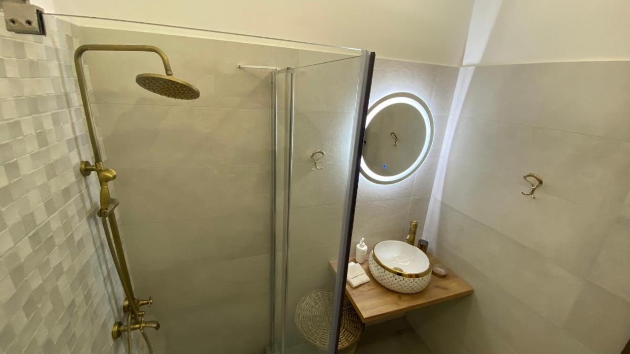 Patras Golden Suite Luaran gambar