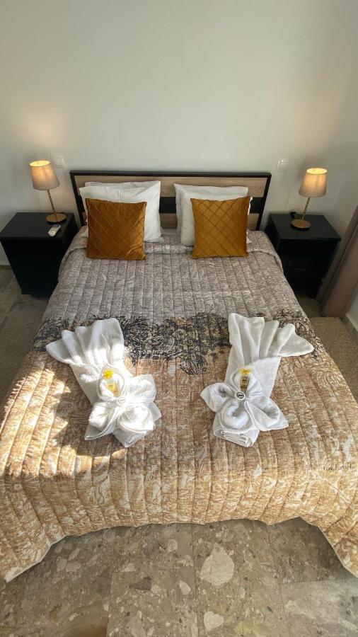 Patras Golden Suite Luaran gambar