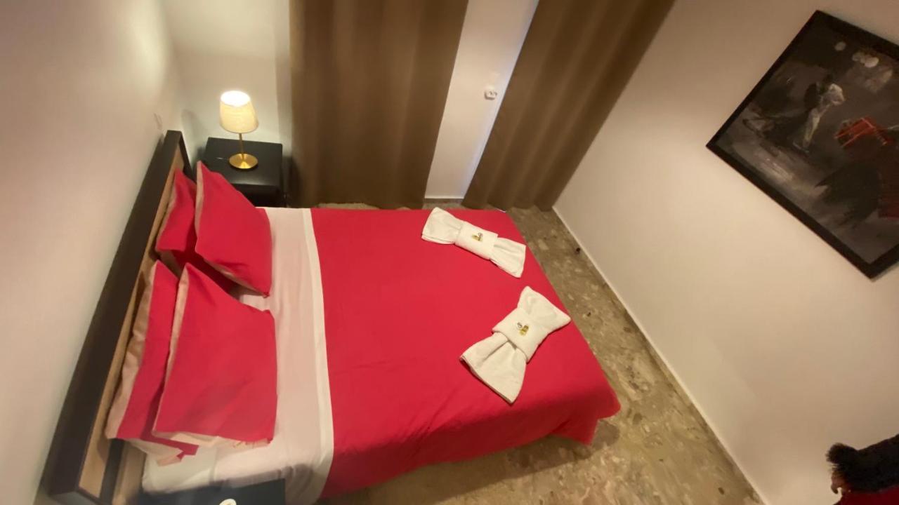 Patras Golden Suite Luaran gambar