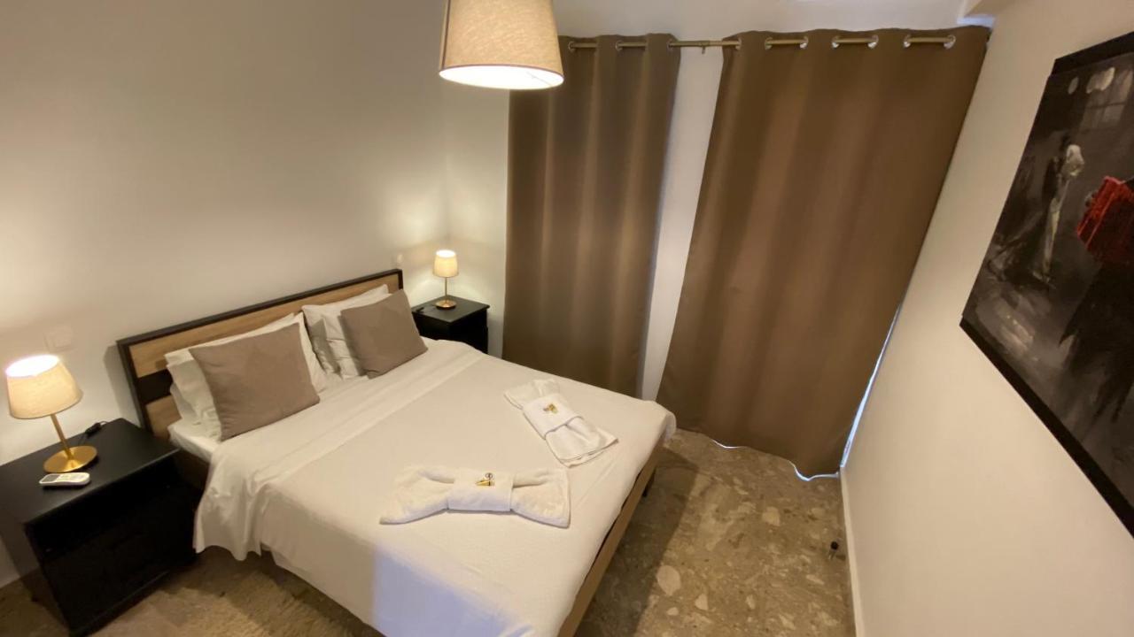 Patras Golden Suite Luaran gambar