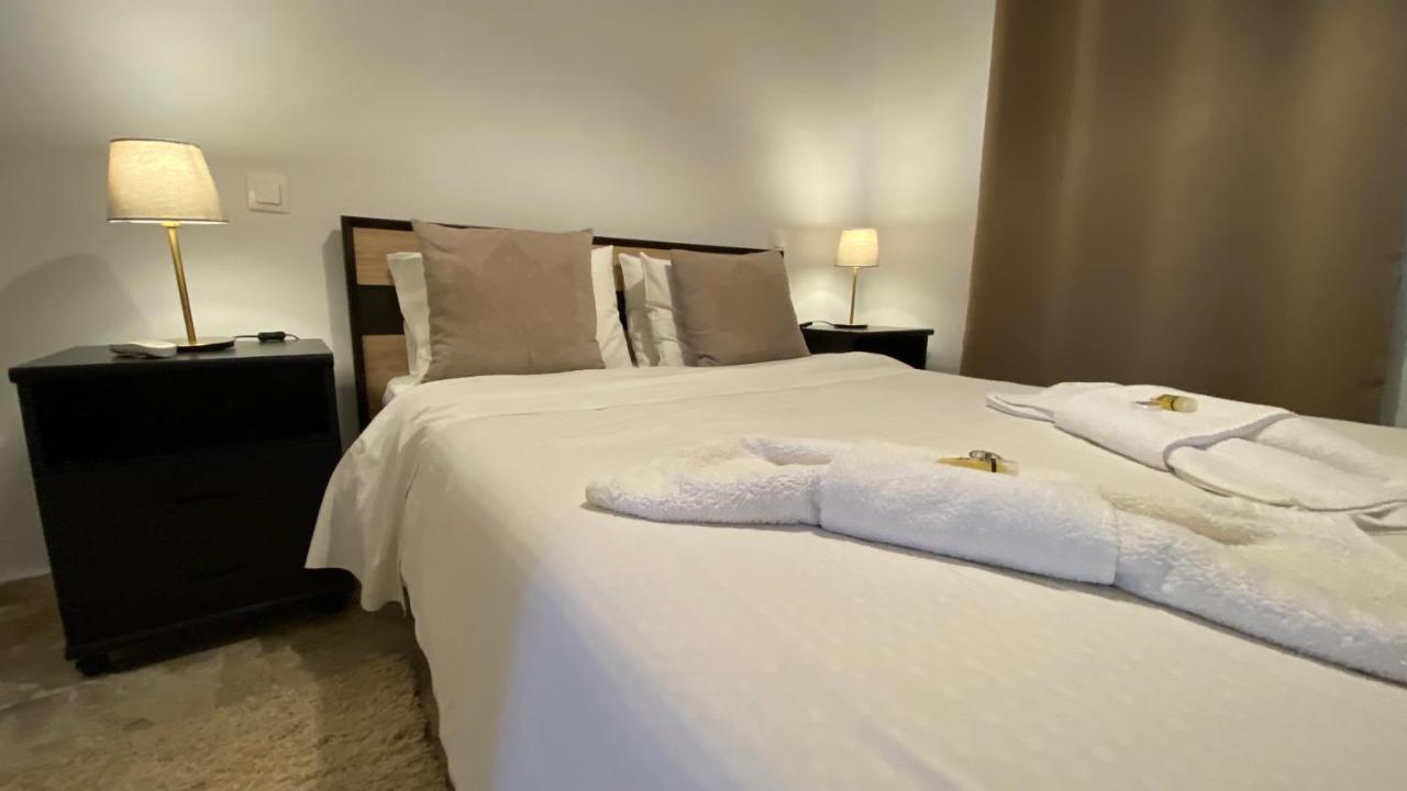 Patras Golden Suite Luaran gambar