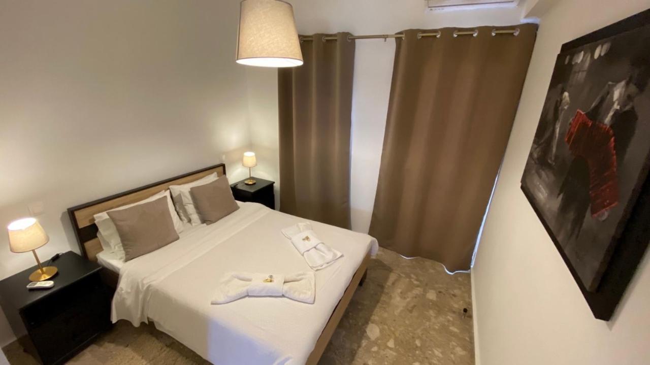Patras Golden Suite Luaran gambar