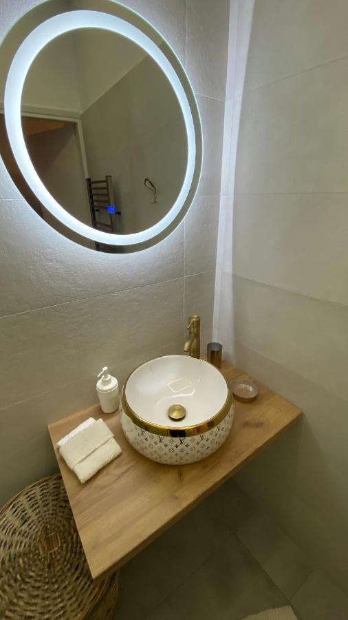 Patras Golden Suite Luaran gambar