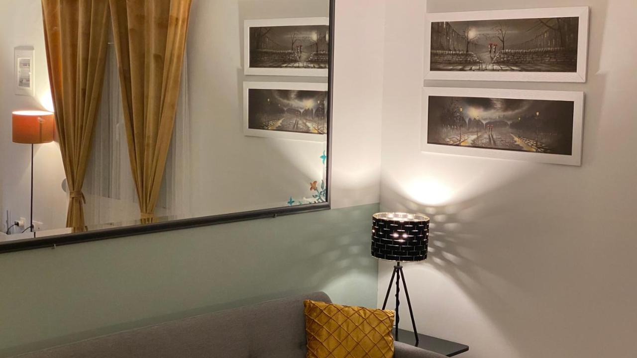 Patras Golden Suite Luaran gambar