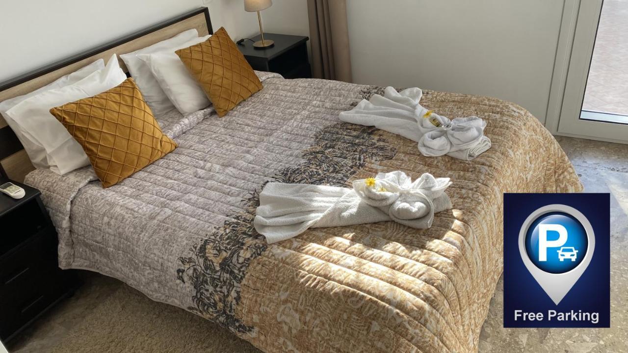 Patras Golden Suite Luaran gambar
