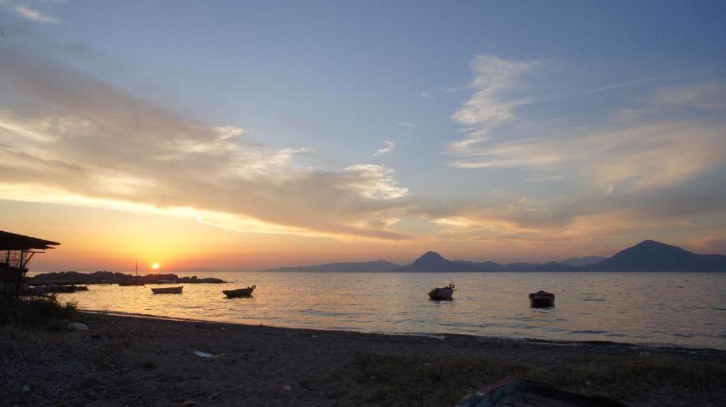 Patras Golden Suite Luaran gambar